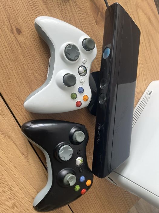 X Box 360 с кинект сензор и два джойстика