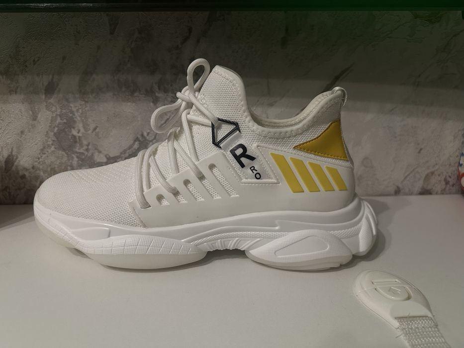 Новые кроссовки