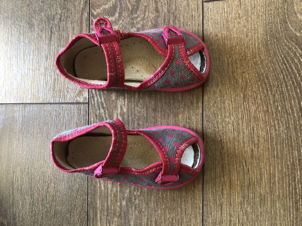 Детски обувки пантофи и ботуши за момиче  21 номер Primark