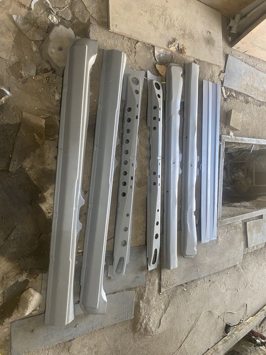 Пороги железные новый комплект на лада приора.