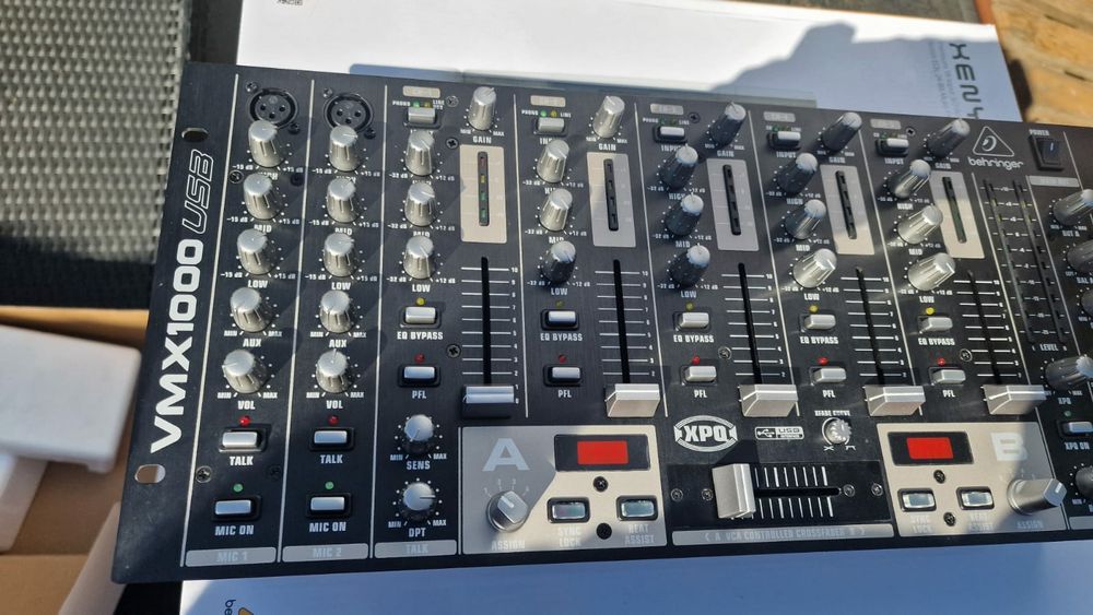 Mixer Profesional  Behringer VMX 1000 USB