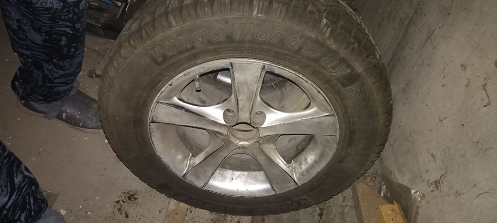 Диск титановый и шины,