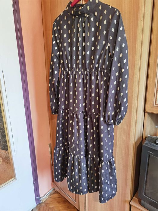 Дълга стилна рокля с дълъг ръкав