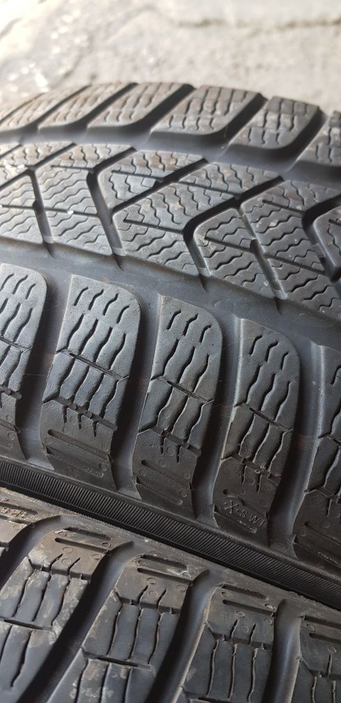 Зимни гуми-2021г.-16цола-215/60-1бр.-80лв."PIRELLI "