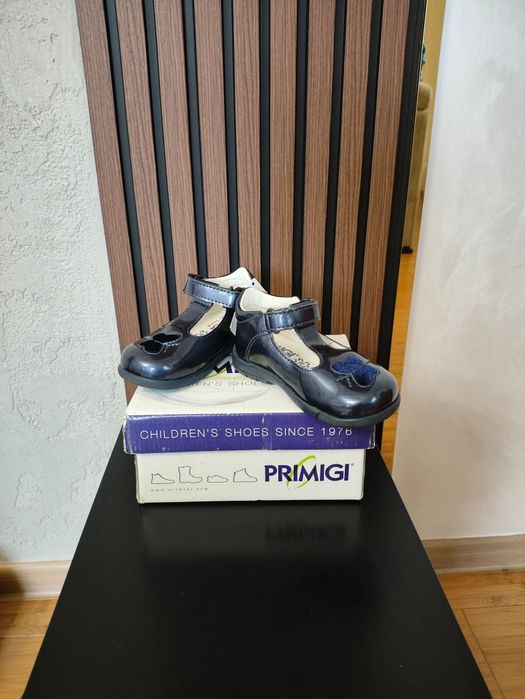 Продам детскую обувь