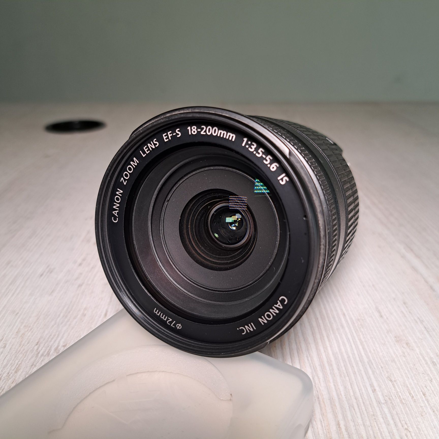 Canon EF-S 18-200mm f/3.5-5.6 IS obyektiv