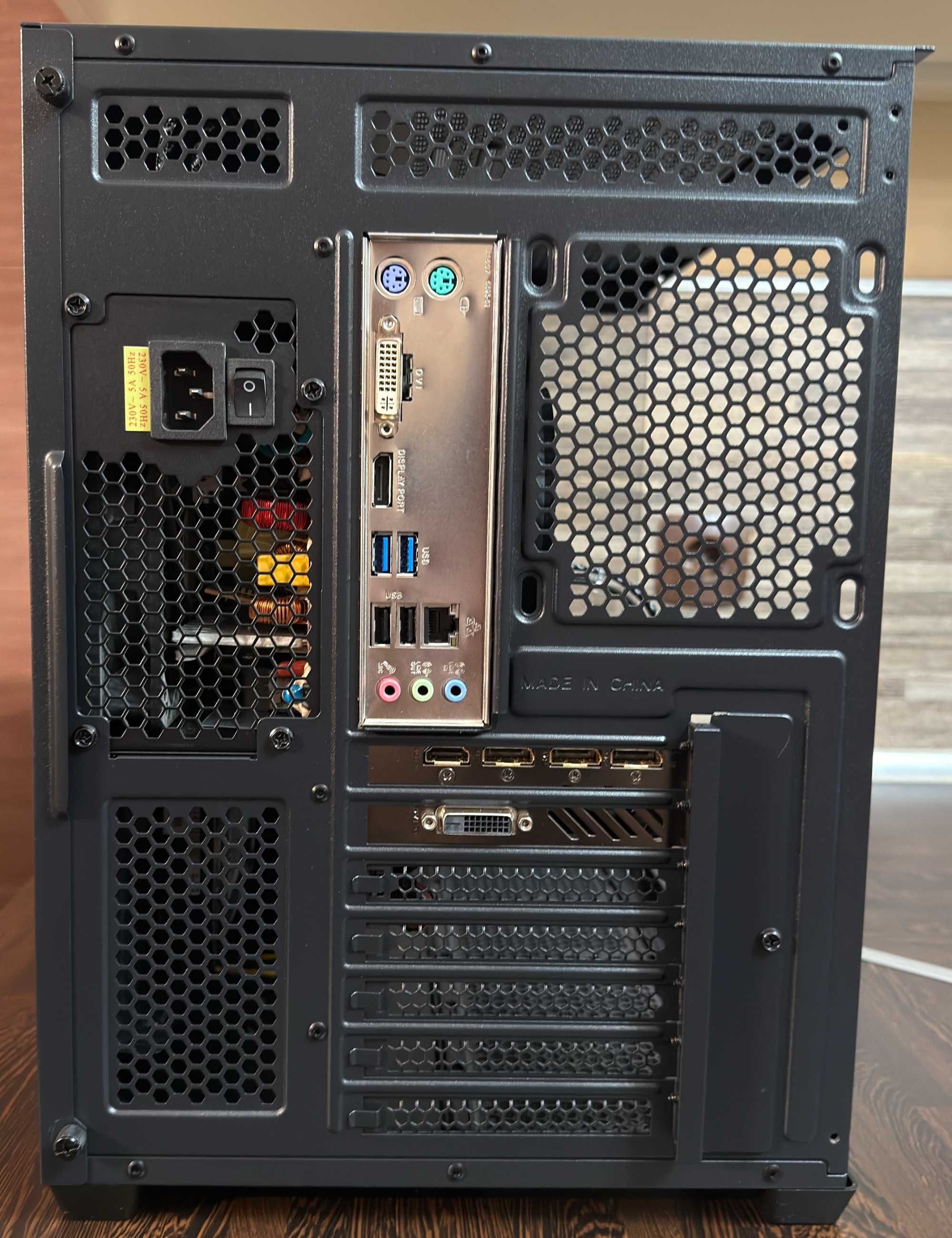 Черен геймърски компютър i7 6700 RX 570 4GB GDDR5 RAM 16GB SSD HDD