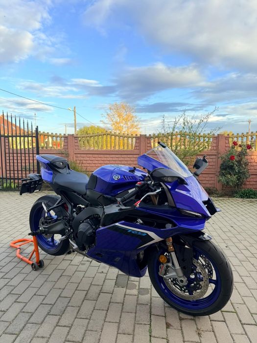 Motocicletă Yamaha R9