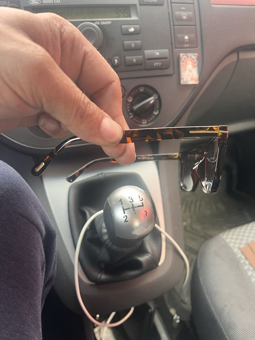 Продавам слнчеви очила том форд