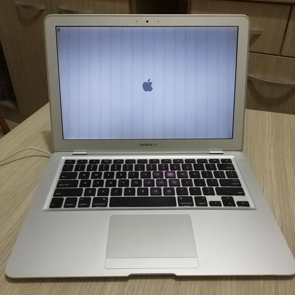 Vand MacBook Air / LAPTOP sau schimb cu Apple Watch seria 8