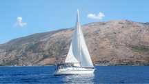 Închiriere velier la Marea Neagră – Experiență unică pe mare!