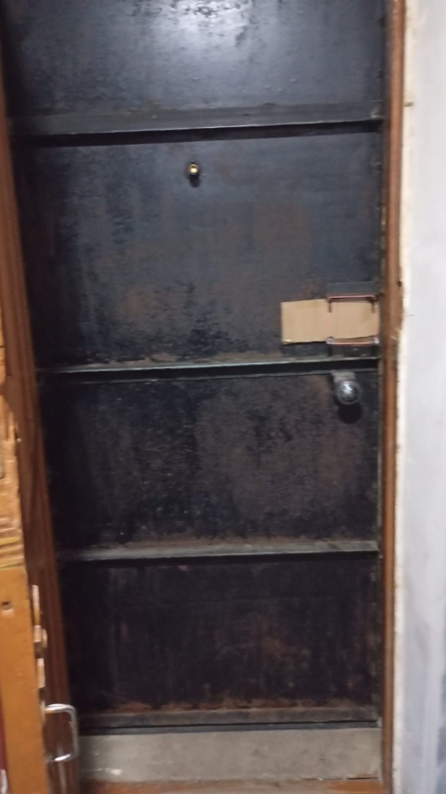 Продам железную дверь