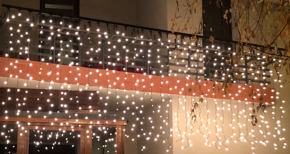 instalație luminoasă de Crăciun, tip perdea
