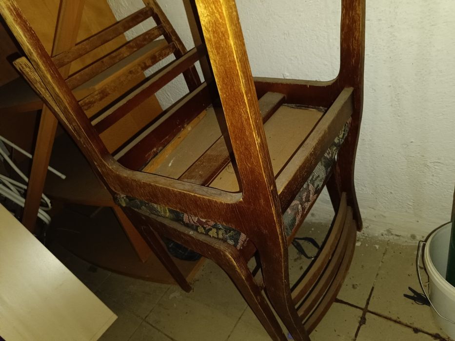 Продам 2 деревянных стула