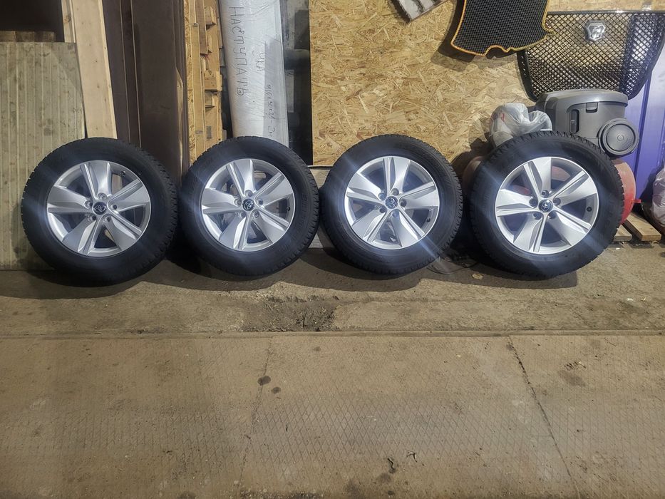 Продам комплект колёс на дисках Toyota  R17