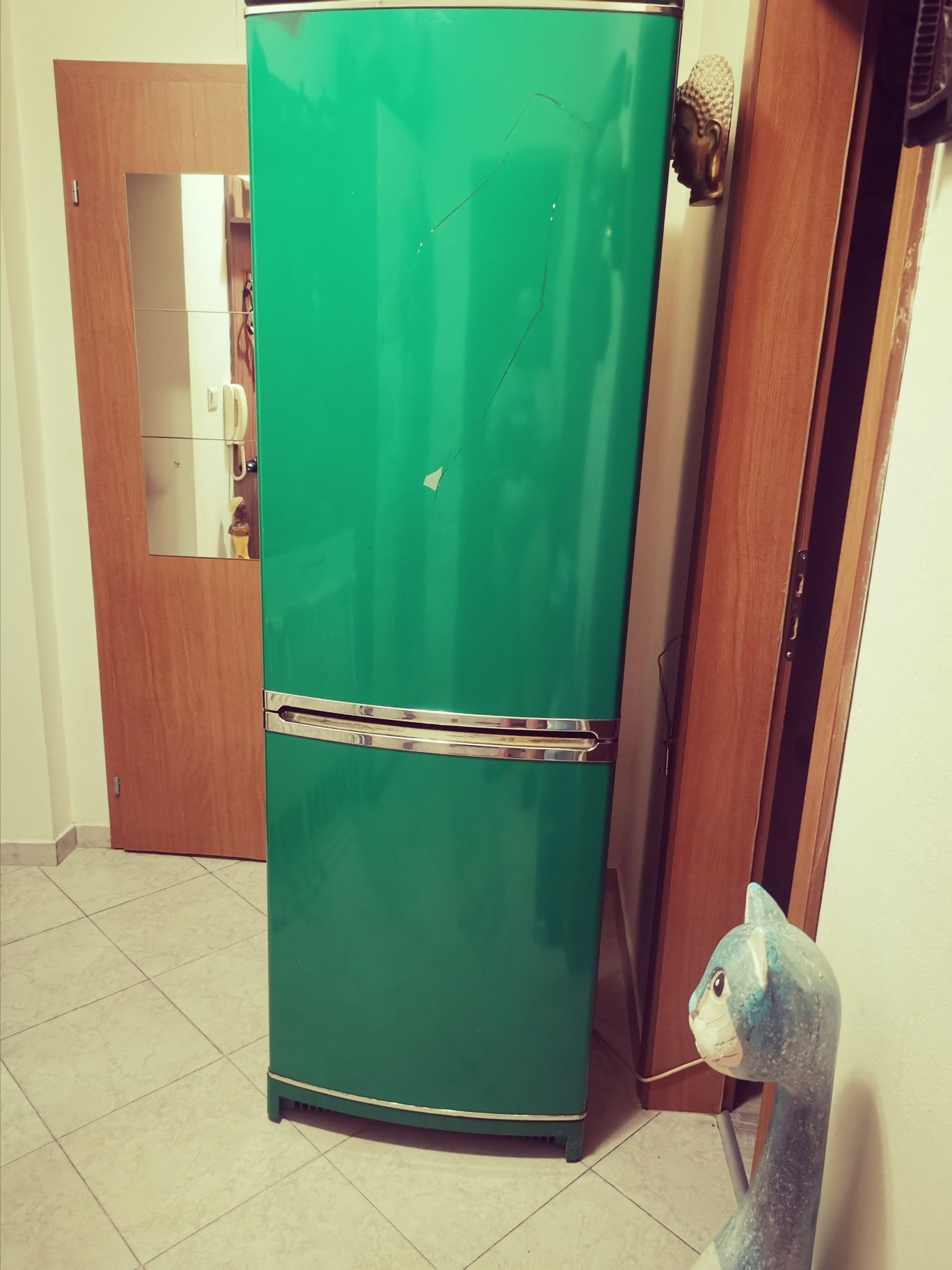 Хладилник с фризер за части подарявам