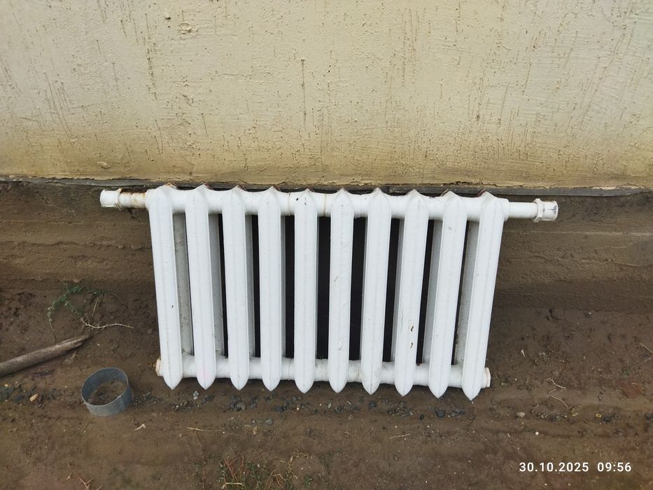 Продам чугунную батарею.