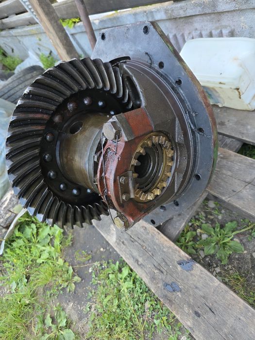 Reparatie roata conducatoare BULDOZER