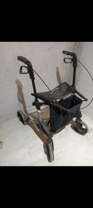 Cadru de mers bătrâni rolator pliabil