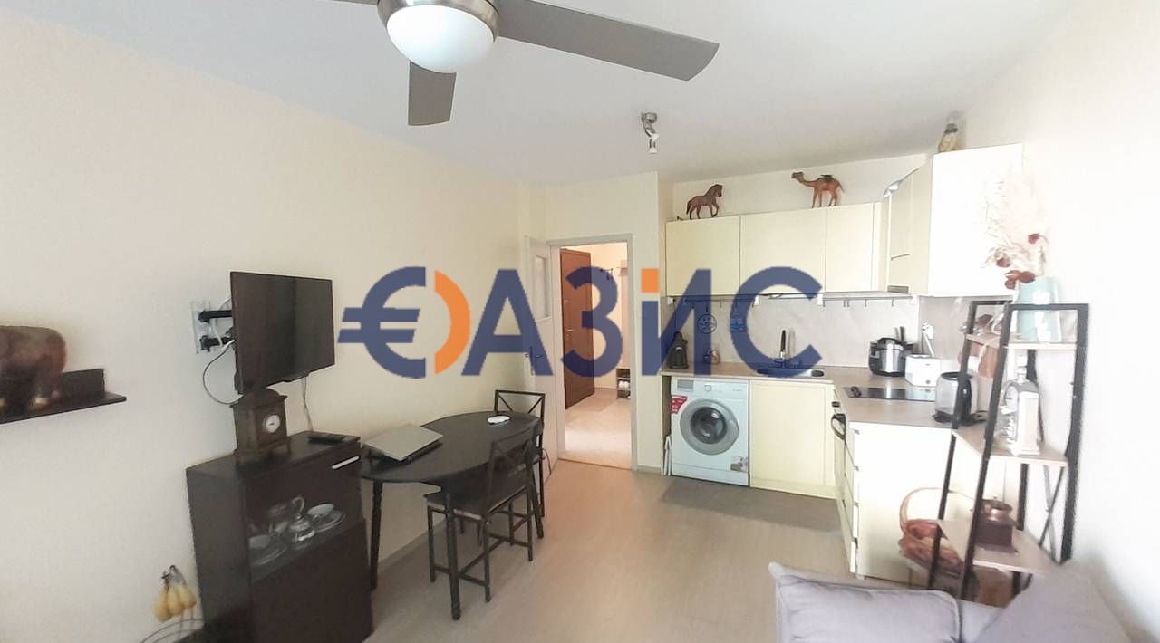 Продава се Тристаен апартамент в Бургас, Център - 81 кв.м за 3025 €/кв.м - Снимка #2