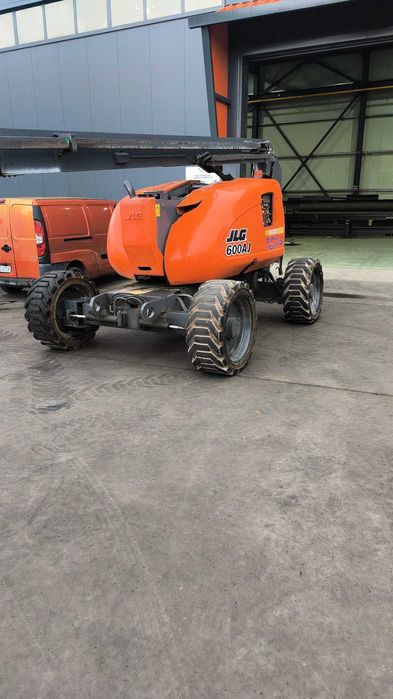 Nacela cu brat articulat JLG 600AJ, an 2009