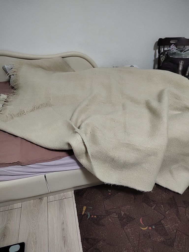 Продавам  2 броя халища