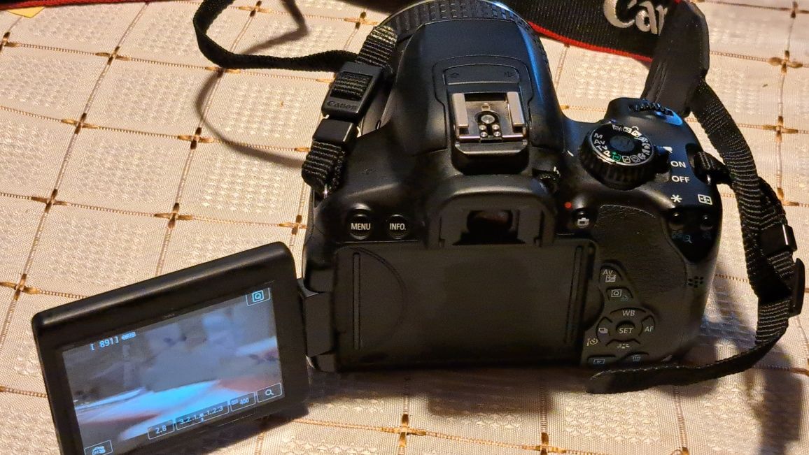 Фотоапарат Canon EOS 650D+ обектив Tokina AT-X  PRO 35mm
