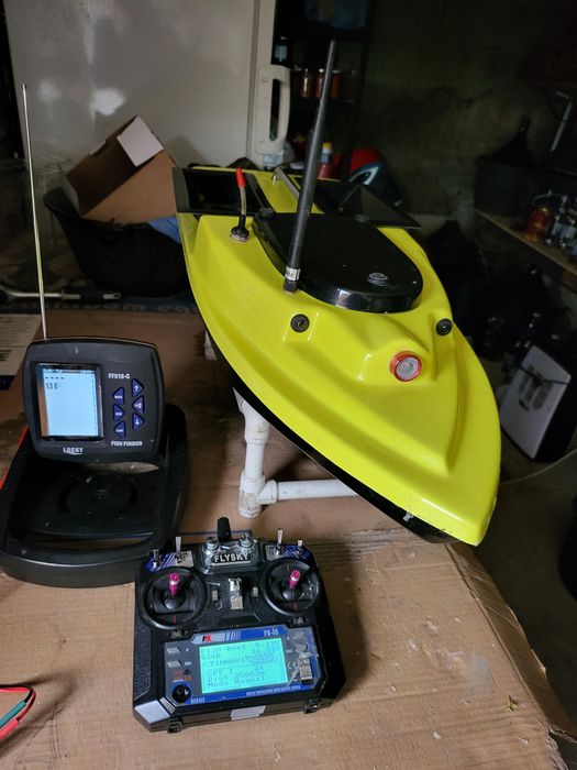 Barcuta  cu autopilot și sonar