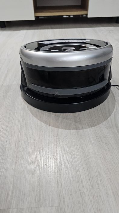 Продавам Миещ робот-прахосмукача Medion MD 18379