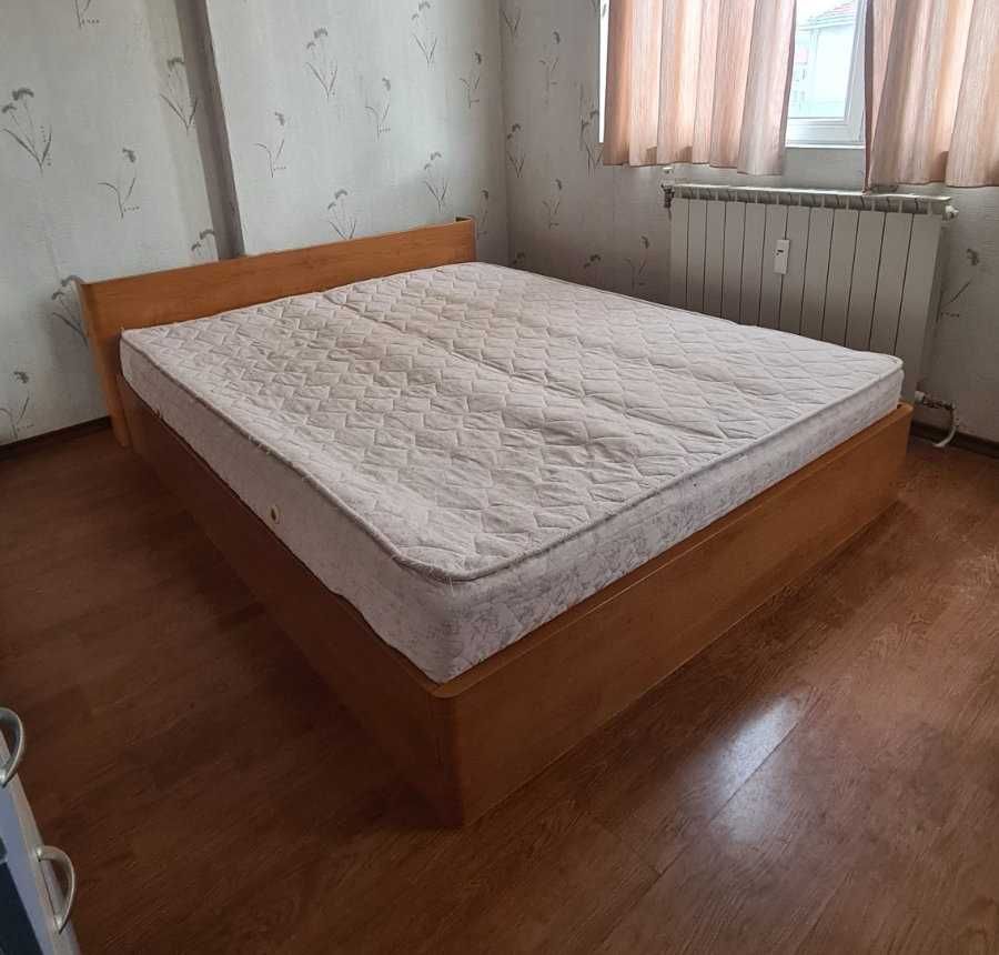 Продавам спалня за матрак 160/200