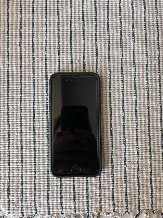 iPhone SE 2 • 64 GB • Отлично състояние