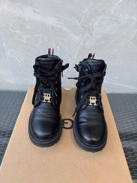 Ghete nr 33 Tommy Hilfiger