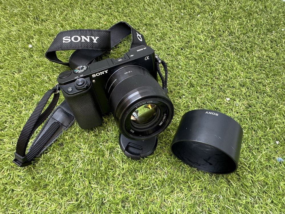Sony A6000 + обектив 50mm f/1.8 OSS