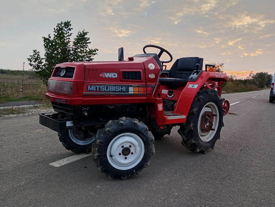 Tractor/tractoras  japonez + plug