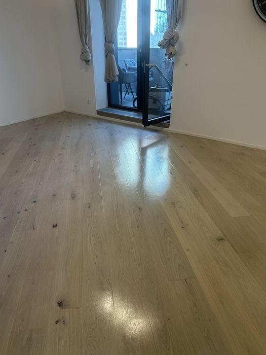 Rașchetat montaj insertizat parchet masiv Montaj plinte duropolimer