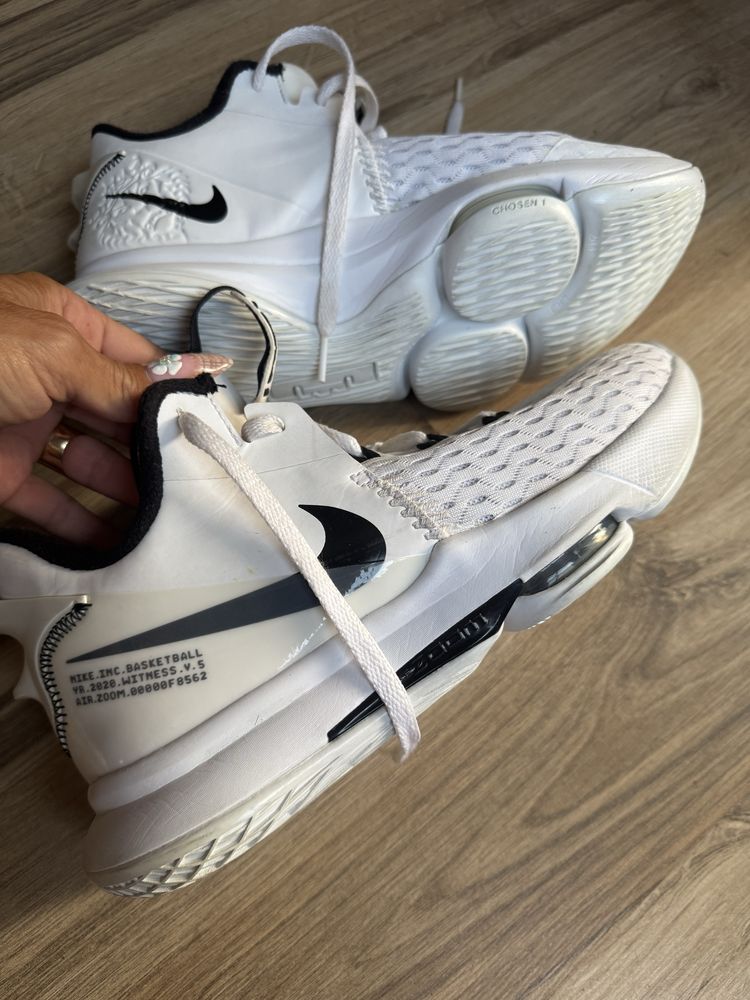 Оригинални маратонки Nike LEBRON WITNESS V! 42,5 н