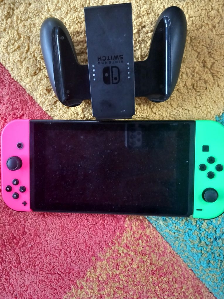 Consola Nintendo Switch v2 în stare bună.