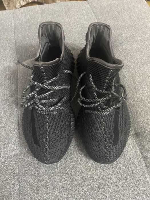 adidasi yezzy,impecabili