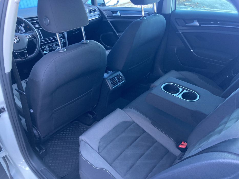 VW Golf 7.5 Highline ( напълно обслужен)