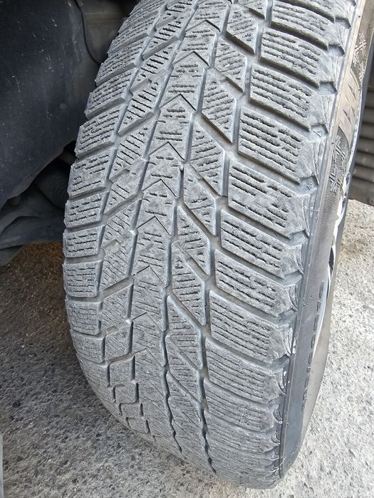 Продам зимние шины 205×60×16