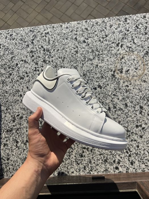 Vând Sneakers Alexander McQueen Bianche Classic Nepurtați, Mărimea 44