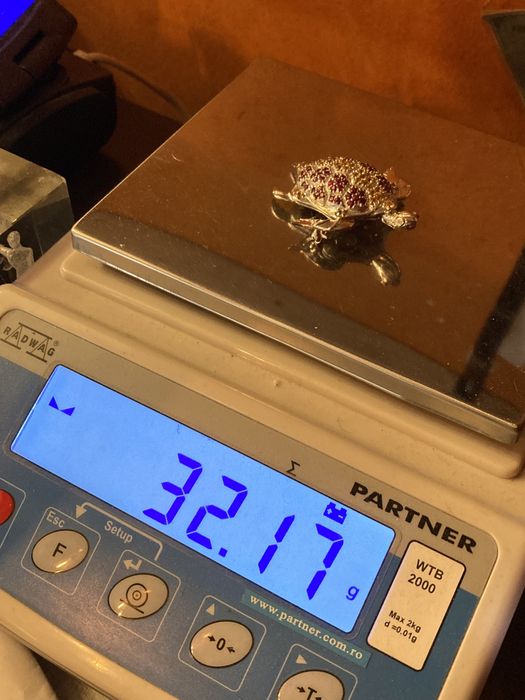 Brosa aur alb 18kt.cu rubine și safire