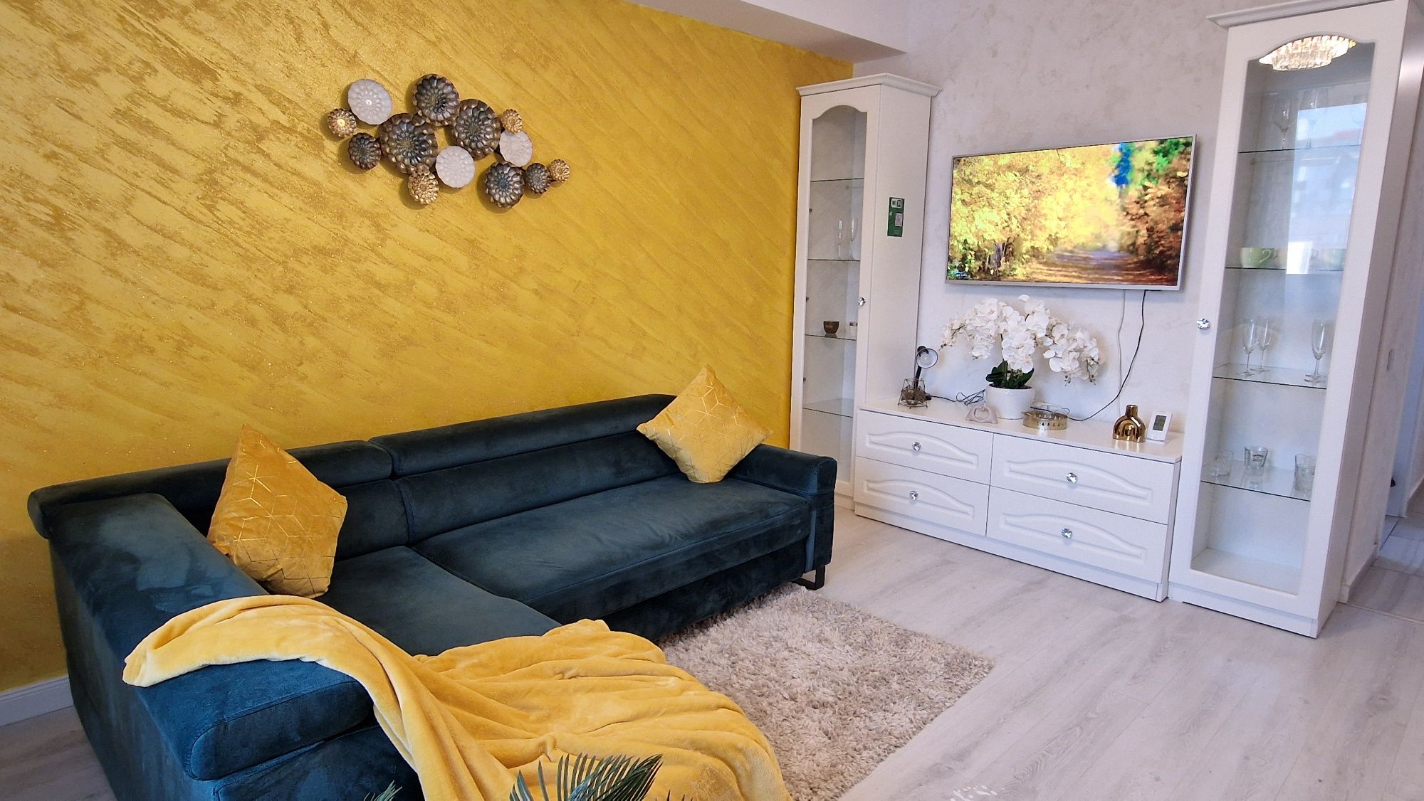Cazare Apartamente NOI cu 1-2-3 camere zona Palas Mall