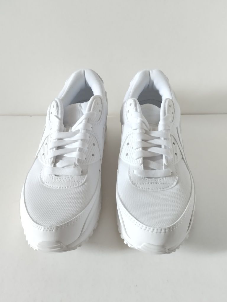 Нови Nike Air Max 90 Triple White Дамски Маратонки Номер 40,5