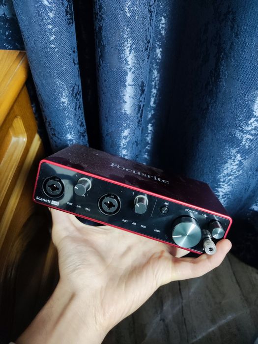 Interfata audio Focusrite 4i4 3rd gen