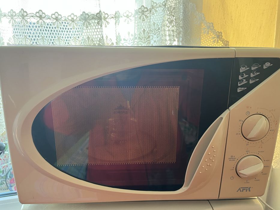 Микровълнова фурна AFK