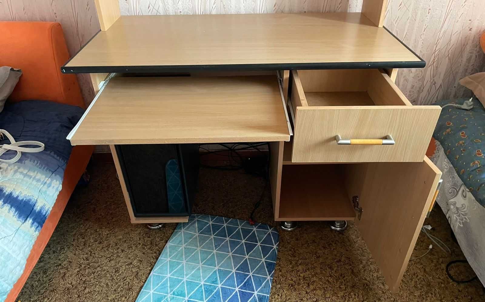 Стол компьютерный