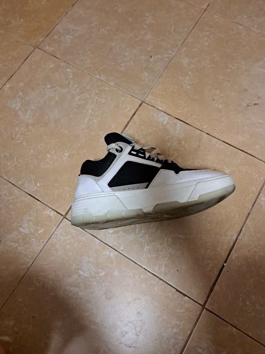 Adidași Amirii originali  mărimea 42-43.