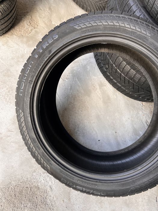 2 anvelope iarna 235/45/18 , nokian , dot 2021 !
