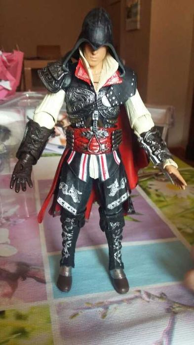 Figurina Ezio Auditore da Firenze din Assassin's Creed II 18 cm